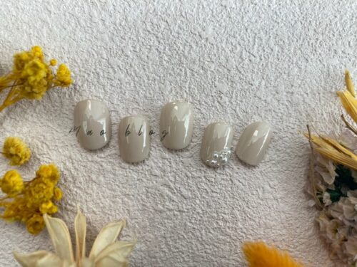 グレージュネイル