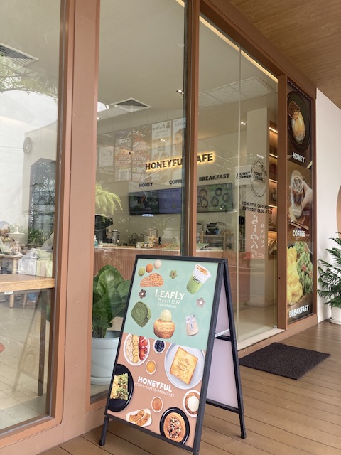 プロンポンカフェ画像